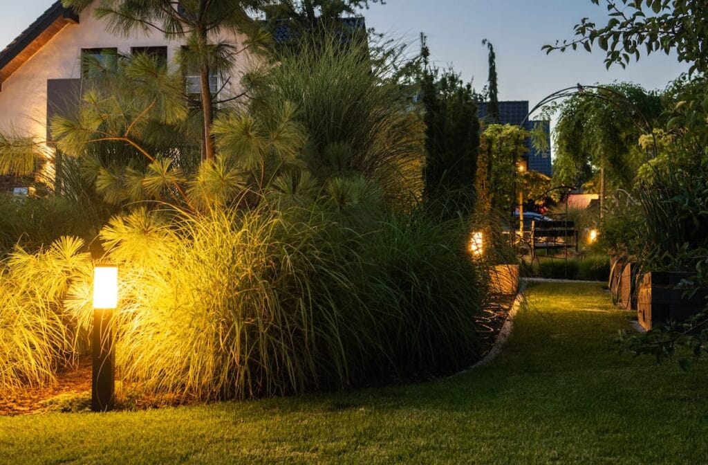 luces automaticas jardin